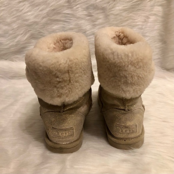 UGG Boots Beautiful cream with gold glitter ✨Kids4/Adult 6 EUC barely worn - Picture 5 of 11